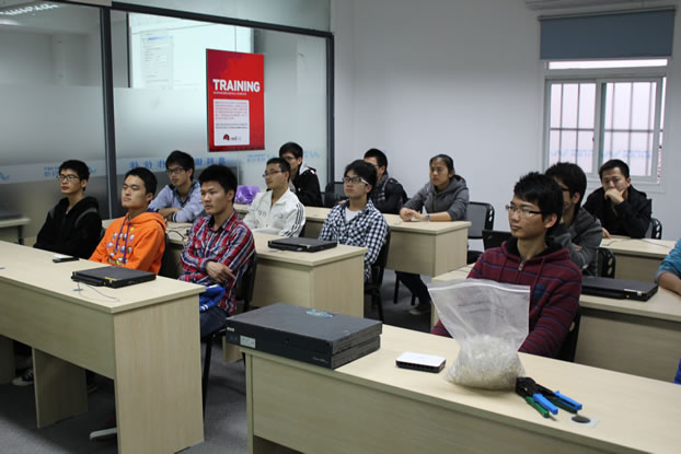 華僑大學(xué)12級(jí)電氣專業(yè)學(xué)生到微思集美實(shí)訓(xùn)基地參觀
